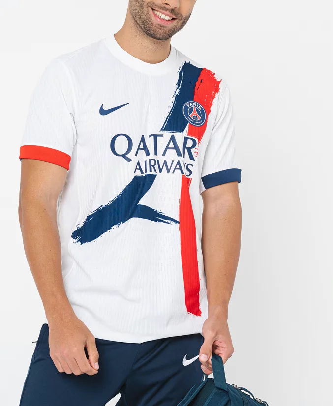 1. Tricou Nike  